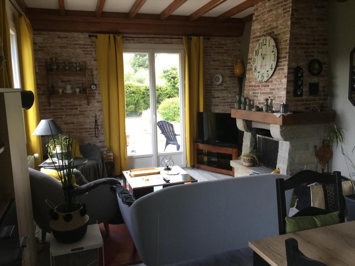 Maison Calme: Spacious Retreat with Terrace near Granville Exterior photo