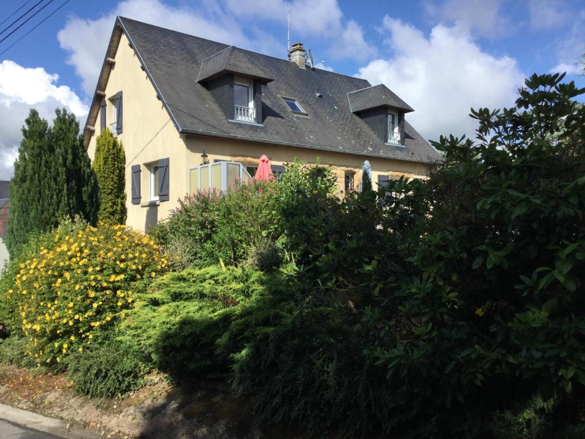 Maison Calme: Spacious Retreat with Terrace near Granville Exterior photo